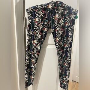 💋Disney girls check in!! Cruella De Vil leggings 🥰🥰